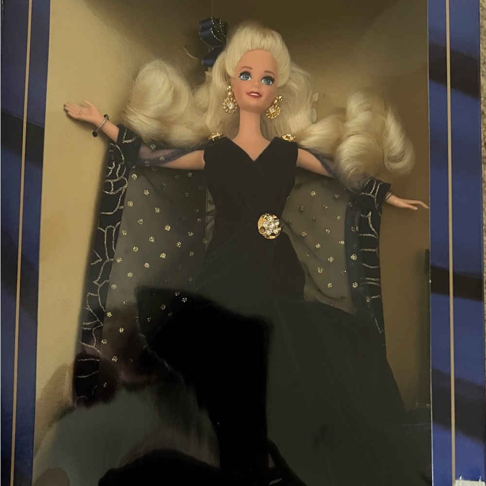 Vintage 1995 Sapphire Dream Barbie
Limited Edition
Sealed in box